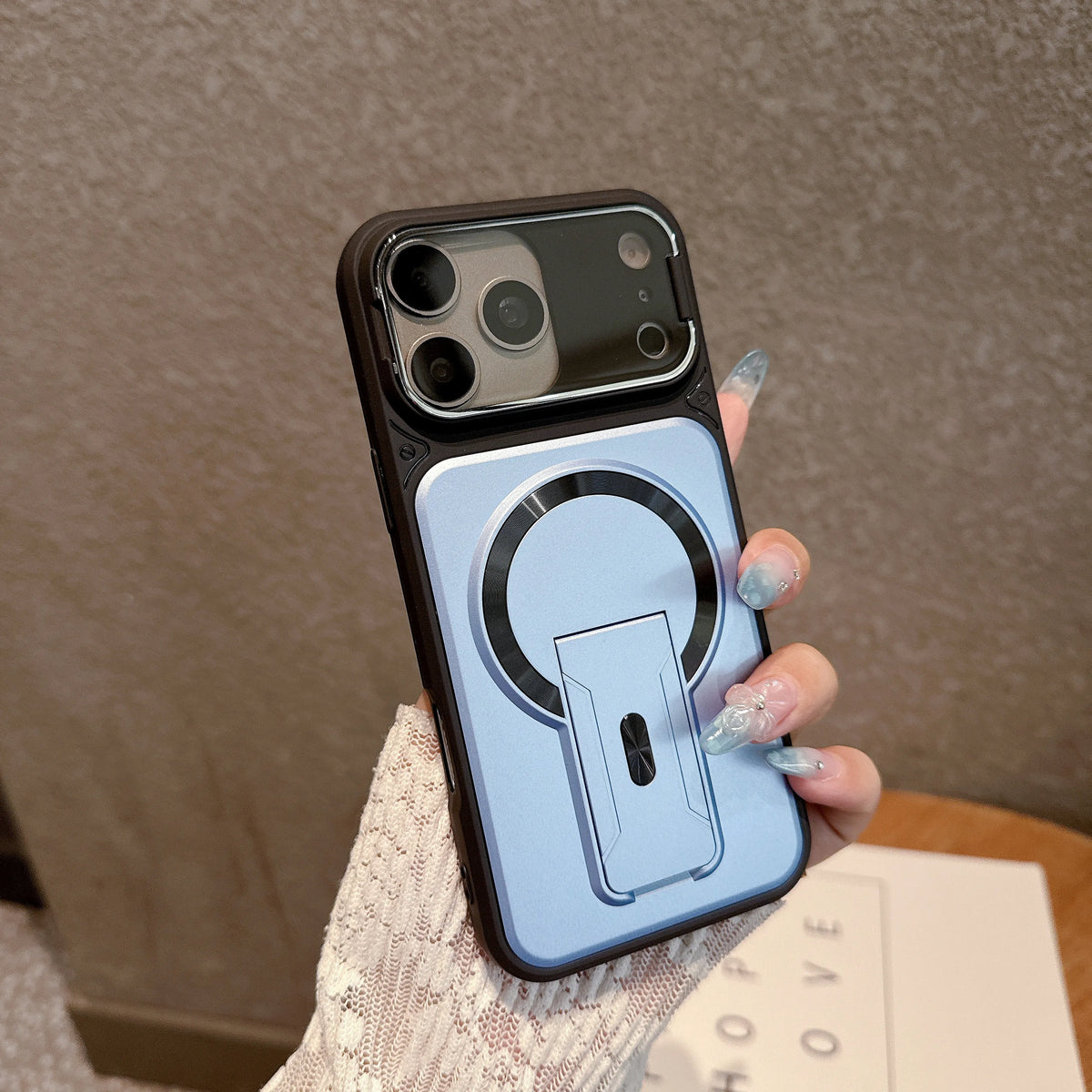 マグネット内蔵 折りたたみリングスタンド付き iPhoneケース (全7色) メタリック・アクセント #261217