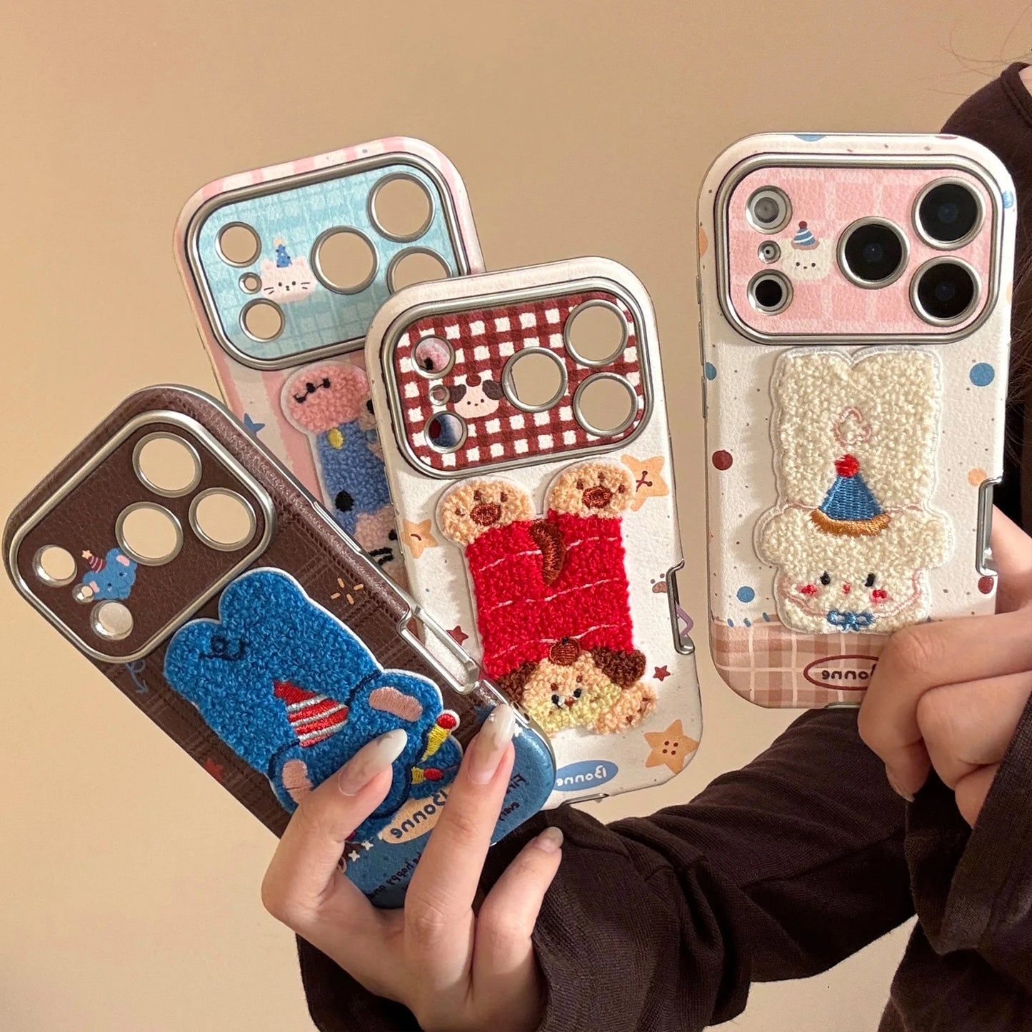 【ふわもこアニマル】立体刺繍 × ポップイラスト ワンチャン ネコちゃん スマホケース｜iPhone対応 #240830