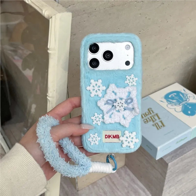 もこもこファー iPhoneケース｜雪モチーフ・ストラップ付き #240314