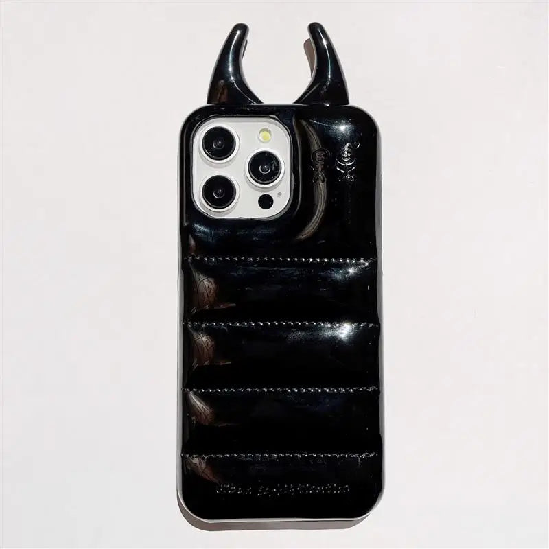 【デビルホーンシェル】ツノ×エアパフ風メタリックデザイン スマホケース｜iPhone対応 #250612