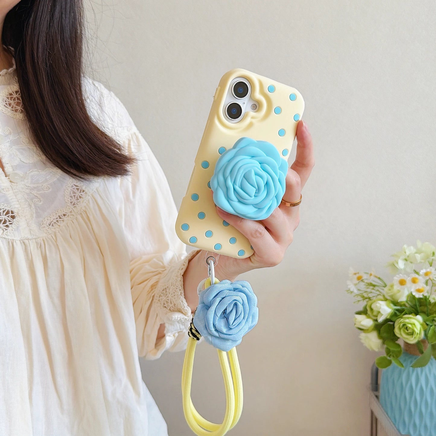 3D 立体ローズグリップ付き ドット柄 iPhoneケース｜ストラップ・フェミニンデザイン #231207