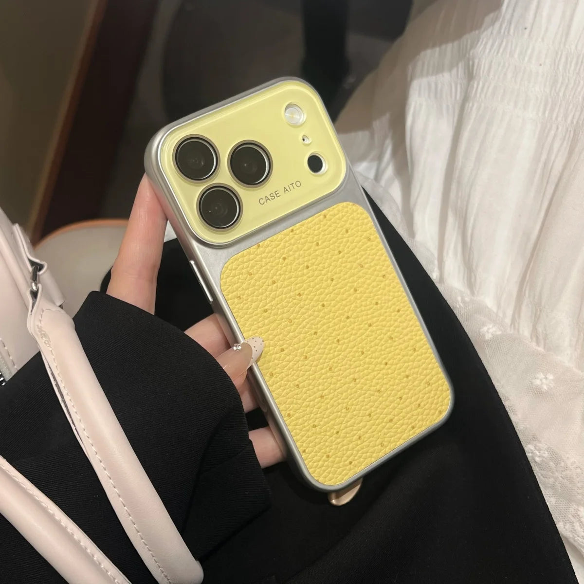 ドット柄 レザー調 メッキフレーム iPhoneケース｜淡色・大人かわいい #260050