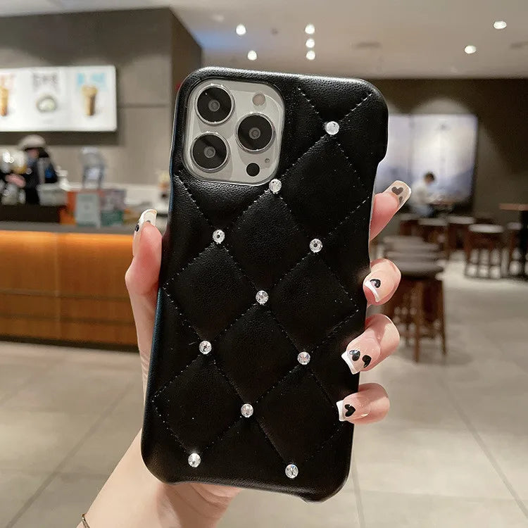【キルティングシリーズ】スタッズ付き ダイヤステッチ 高級感レザー調 スマホケース｜iPhone対応 #251110