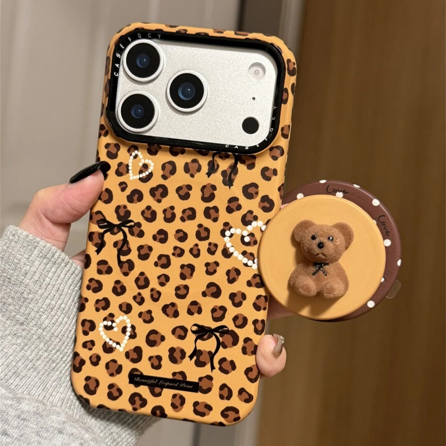 くまグリップ レオパード iPhoneケース｜ヒョウ柄・グリップ付き #240322