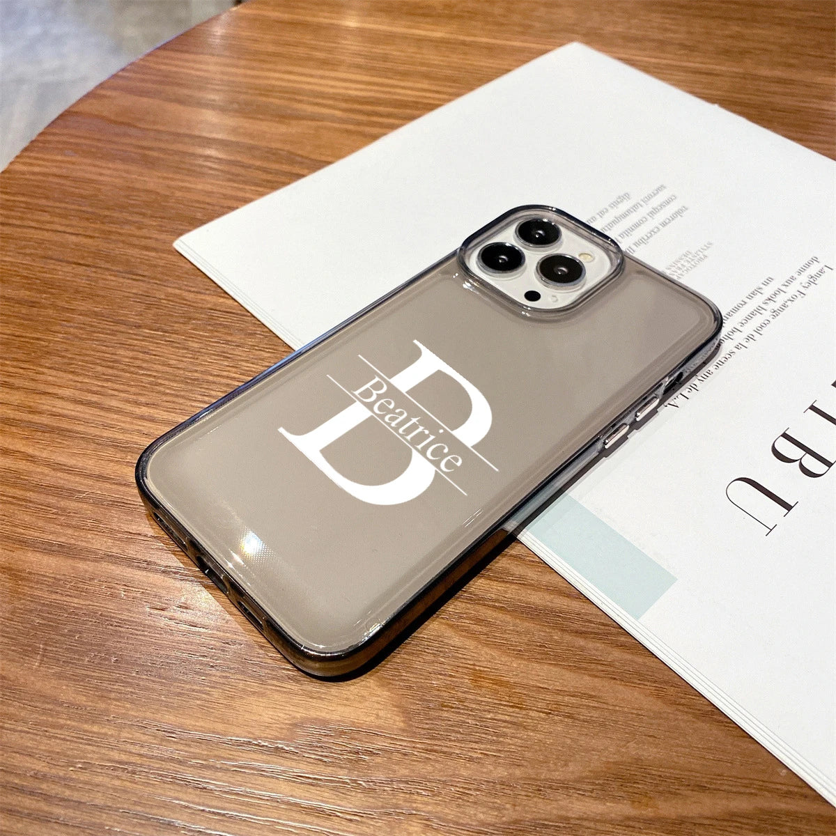 【カスタムシリーズ】ビッグ頭文字イニシャル 名入れ クリアスマホケース｜iPhone対応 #240718