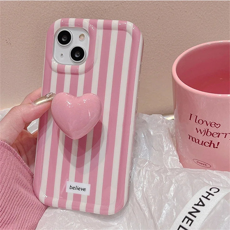 【ストライプシリーズ】ピンクボーダー×立体ハート スマホケース｜iPhone対応 #250914