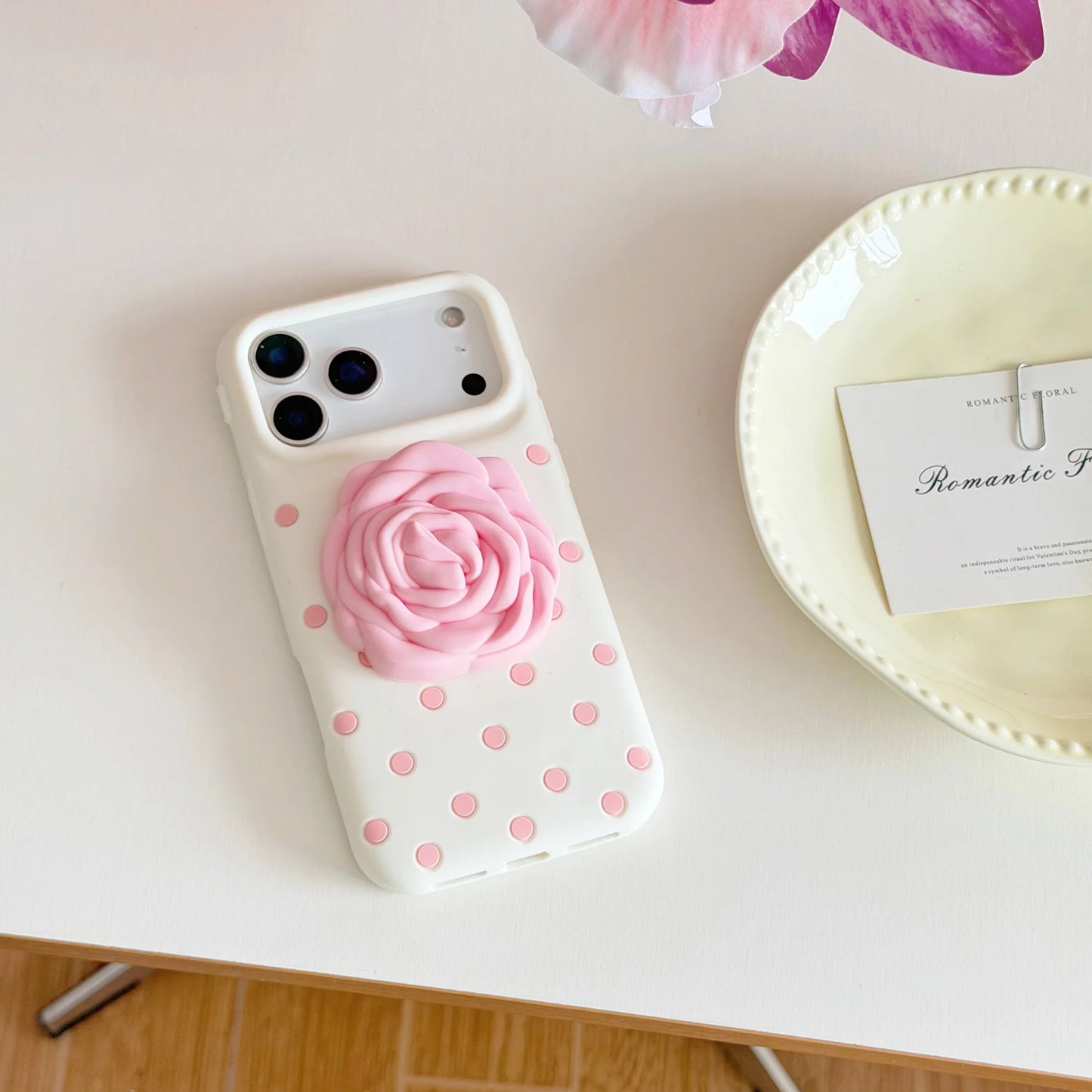 3D 立体ローズグリップ付き ドット柄 iPhoneケース｜ストラップ・フェミニンデザイン #231207