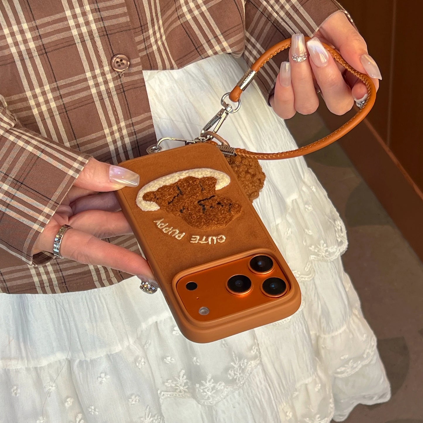 【トイプー＆ダックス】立体刺繍Dog × ストラップ付き スマホケース｜iPhone対応 #240810