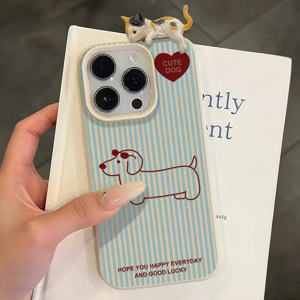 【CUTE Dog&Cat】子猫 マスコット × ダックスフンド ストライプケース｜iPhone対応 #240829