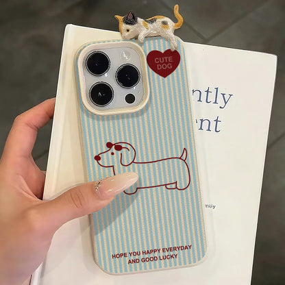 【CUTE Dog&Cat】子猫 マスコット × ダックスフンド ストライプケース｜iPhone対応 #240829