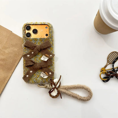 ナチュラルニットリボン iPhoneケース｜ハンドメイド風・ストラップ付き #240423
