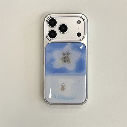 【グラデくまちゃん】雲 にじみブルーグラデーション ポンポンチャーム付き スマホケース｜iPhone対応 #241004