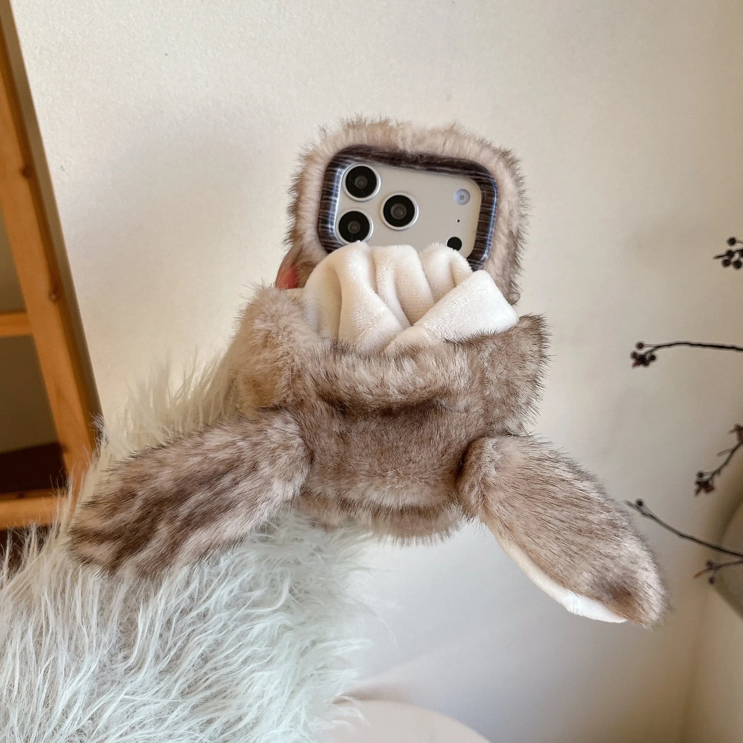 ふわふわラビット ファー iPhoneケース｜立体耳デザイン・もこもこフード #240420