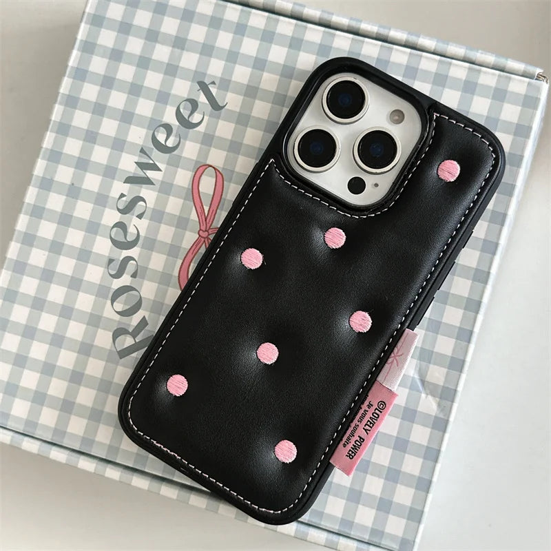 【ドットレザー】ピンク 水玉 ステッチ × ブラックレザー スマホケース｜iPhone対応 #250125