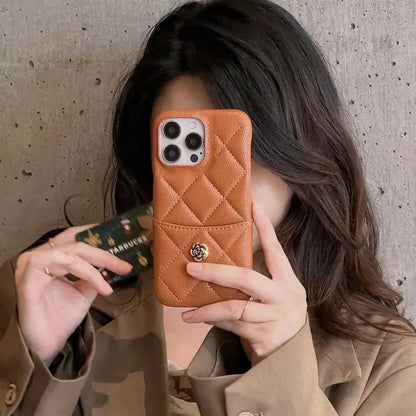 【キルティングローズポケット】レザーバッグ風×ローズボタン スマホケース｜iPhone対応 #250331