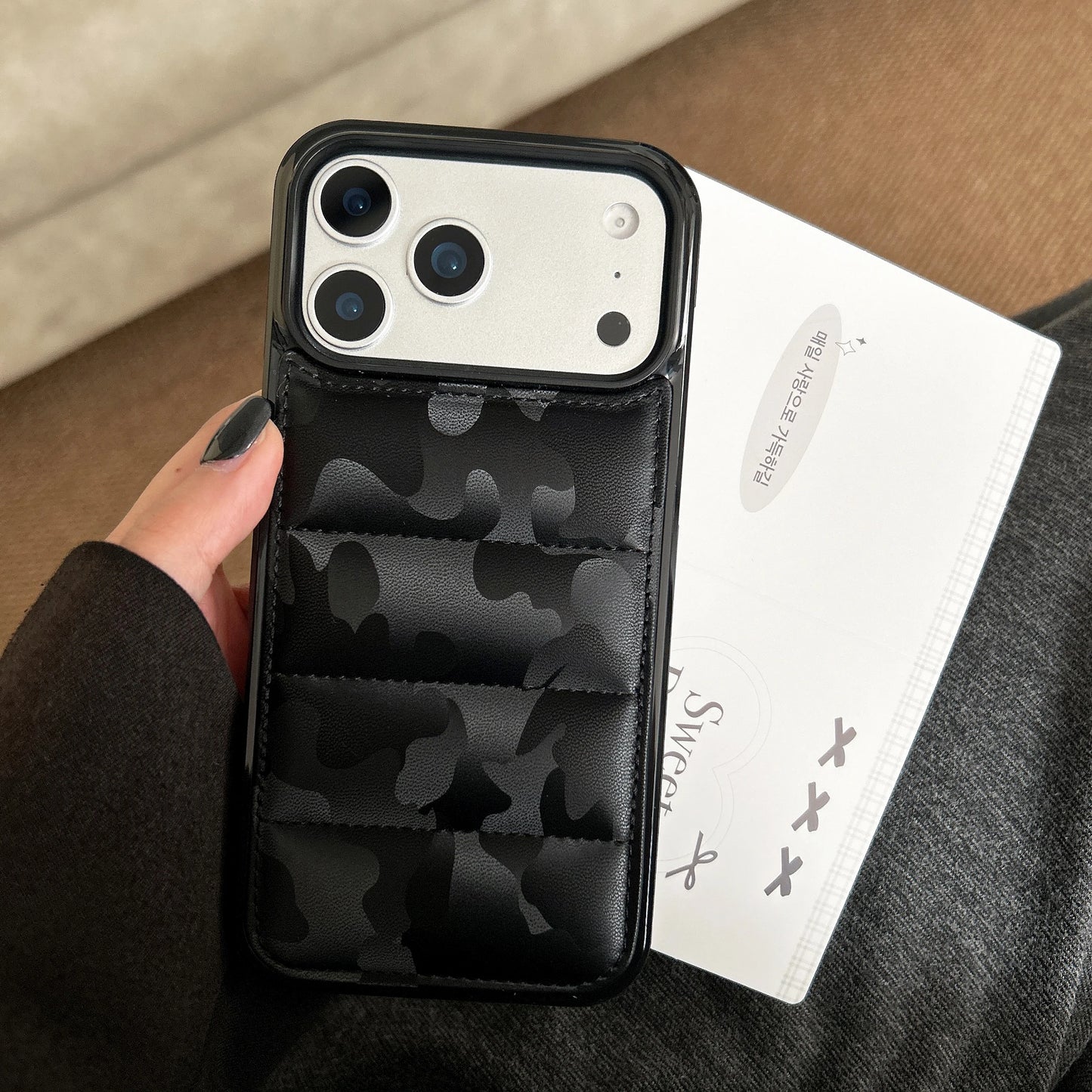 カモフラ柄 ダウンジャケット風 キルティング iPhoneケース #240308