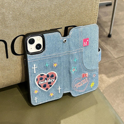 【ブックスタイル】デニム 刺繍デザイン チャーム付き 手帳型 iPhoneケース #240203