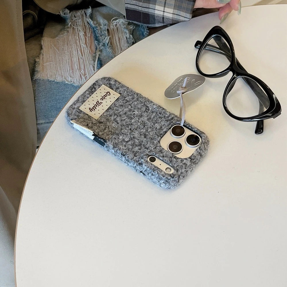 【ふわもこボア素材】リボン タグ付き 韓国風スマホケース｜iPhone対応 #250117