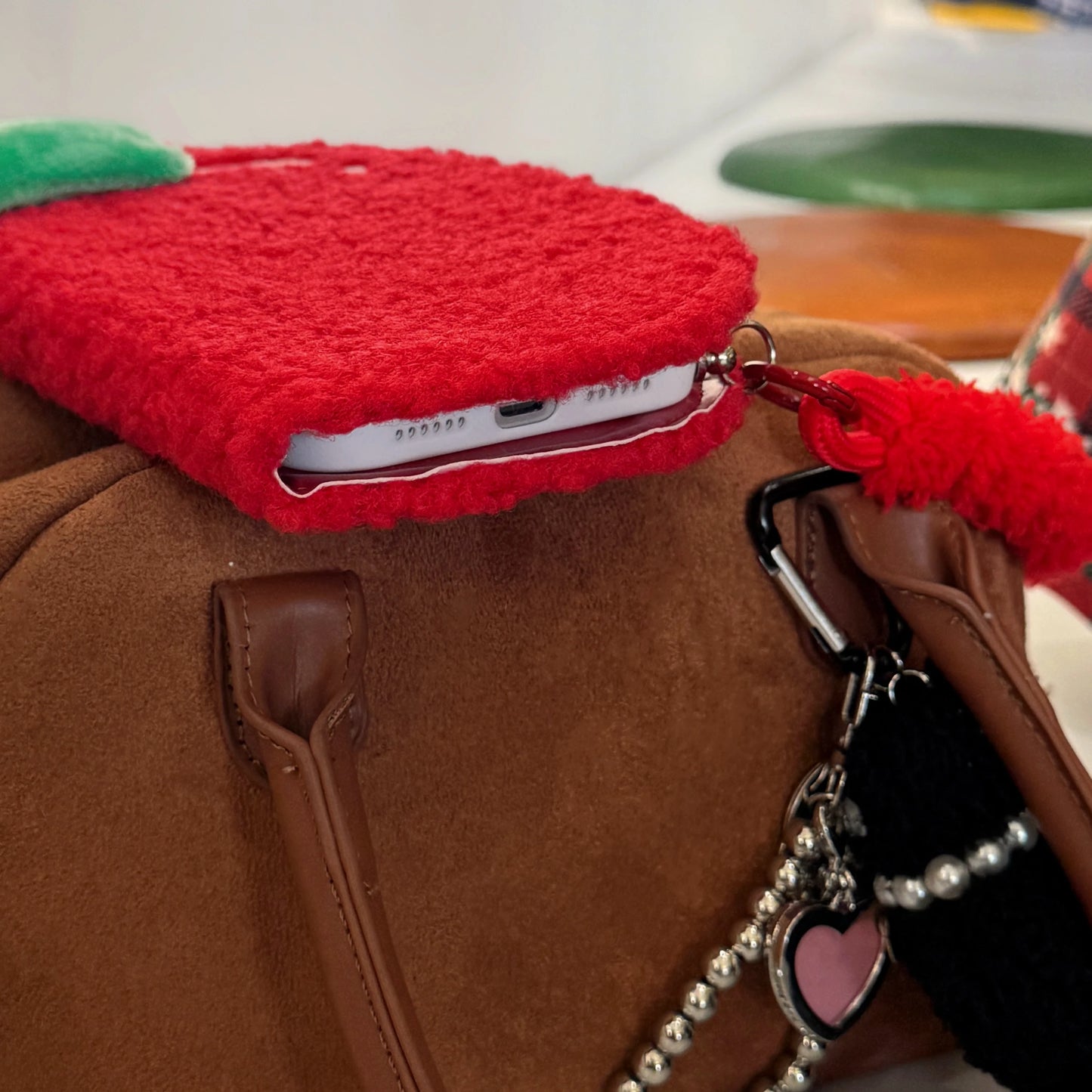 【もこもこ手帳型デザイン】フルーツ トマト ハンドルストラップ付き iPhoneケース #240611