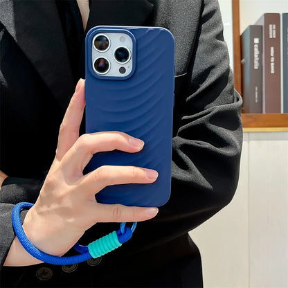 ウェーブデザイン ソフトマット シリコン iPhoneケース｜ストラップ付き・立体フォルム #231122