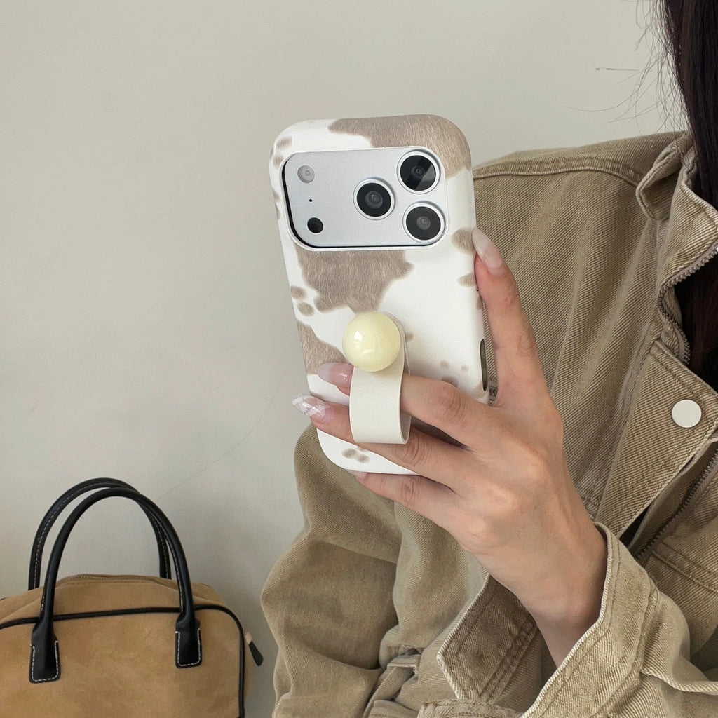 【アニマルシリーズ】カウ柄グリップ付き スマホケース｜モード×ナチュラルデザイン｜iPhone対応 #241207
