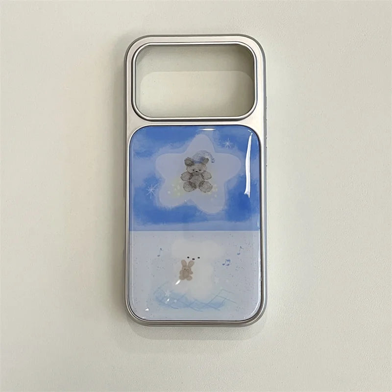 【グラデくまちゃん】雲 にじみブルーグラデーション ポンポンチャーム付き スマホケース｜iPhone対応 #241004