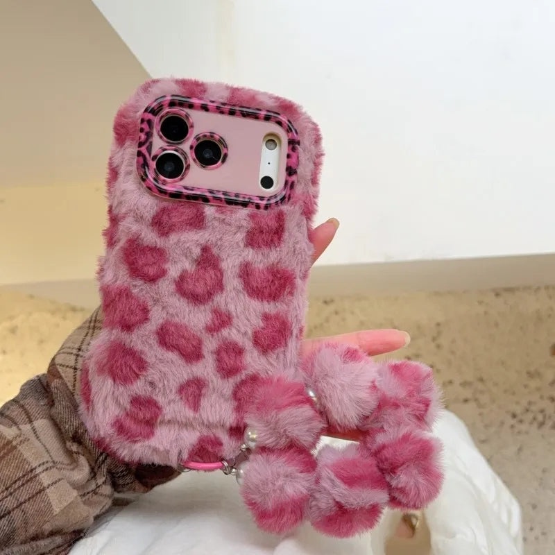 【レオパードファーポンポン】もこもこ アニマル ヒョウ柄 × ふわふわチャーム スマホケース｜iPhone対応 #250104
