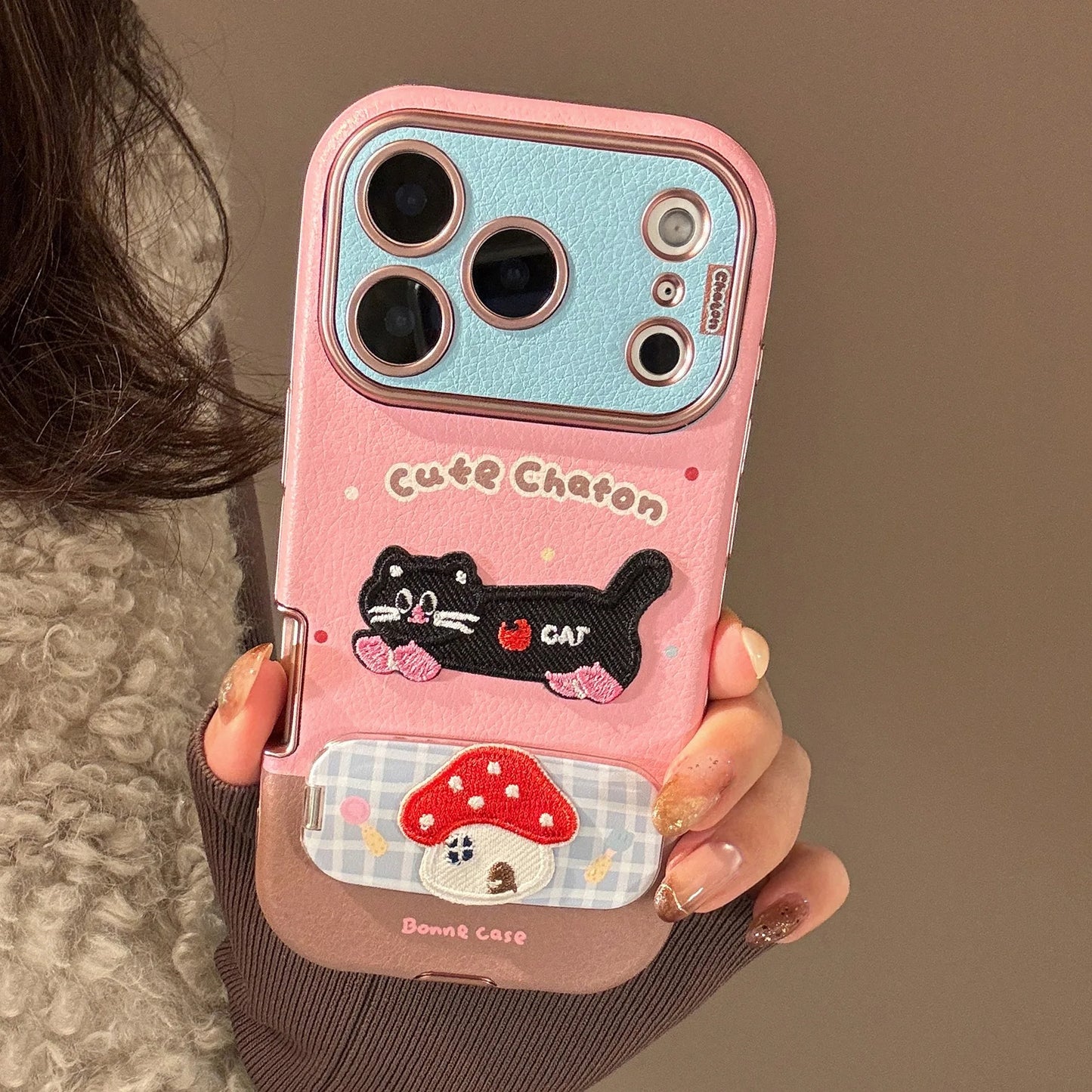 【HAPPYアニマルシリーズ】ヘッドホン わんこ ネコ 刺繍 × ふんわりガーリー ソフトレザー調ケース｜iPhone対応 #240826