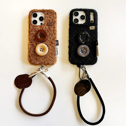 【もこもこファーボタン】 ストラップ付き ニット スマホケース｜iPhone対応 #250202