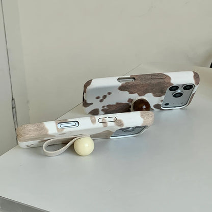 【アニマルシリーズ】カウ柄グリップ付き スマホケース｜モード×ナチュラルデザイン｜iPhone対応 #241207