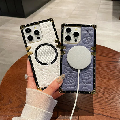 【スクエアシリーズ】キルティングレザー フラワー型押し スタッズスクエアケース｜iPhone対応 #250819