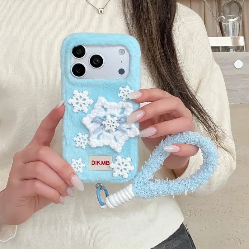 もこもこファー iPhoneケース｜雪モチーフ・ストラップ付き #240314