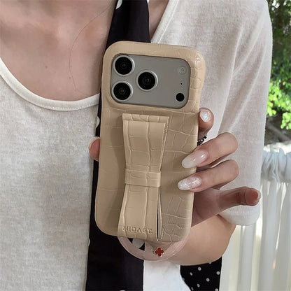 【クロコ調リボングリップ】型押し クロコレザー調 × 立体リボン スマホケース｜iPhone対応 #240617