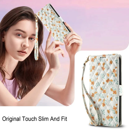 【ブックスタイル】花柄 フラワーキルティング ストラップ付き 手帳型 iPhoneケース｜カード収納 ショルダー対応 #240110