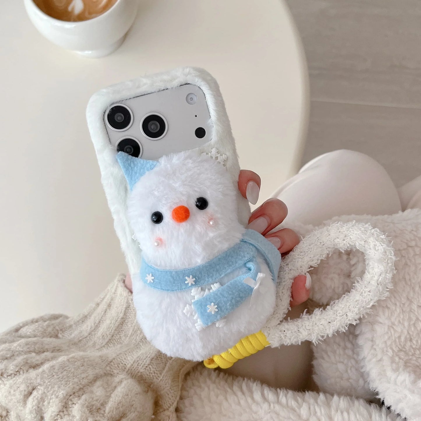 スノーマン 雪だるま iPhoneケース｜立体ぬいぐるみ・ストラップ付き #240307