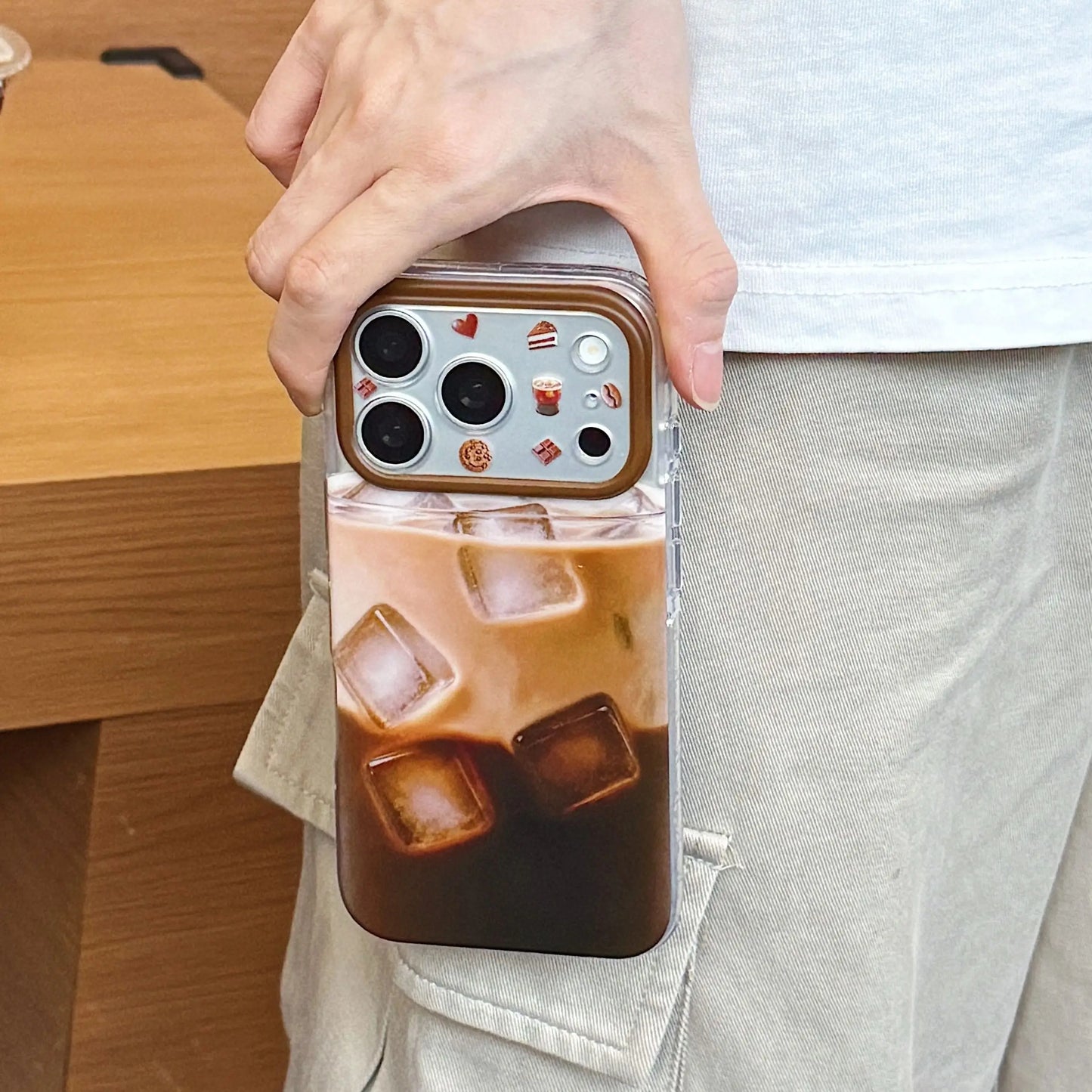 日常に溶け込むカフェラテの iPhoneケース｜耐衝撃・防塵仕様 #260069