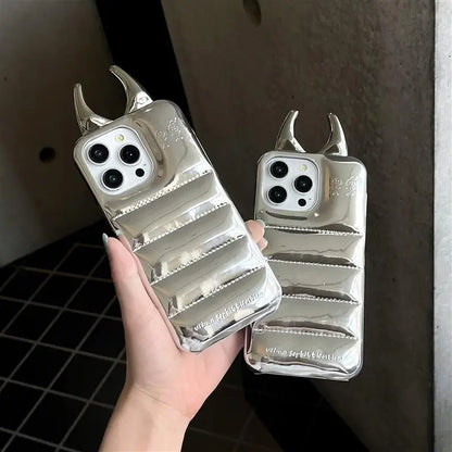 【デビルホーンシェル】ツノ×エアパフ風メタリックデザイン スマホケース｜iPhone対応 #250612