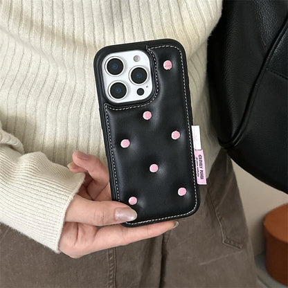 【ドットレザー】ピンク 水玉 ステッチ × ブラックレザー スマホケース｜iPhone対応 #250125