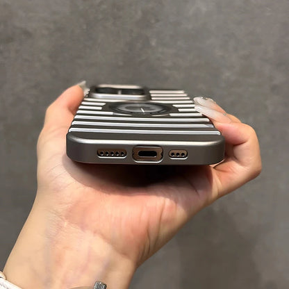 【アルミ調デザイン】メタル スーツケースデザイン 耐衝撃 スマホケース｜iPhone対応 #250414