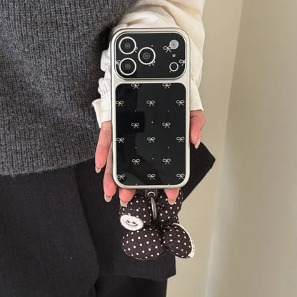 【クラシックリボン】モノトーン リボン総柄 × ボリュームチャーム スマホケース｜iPhone対応 #240619