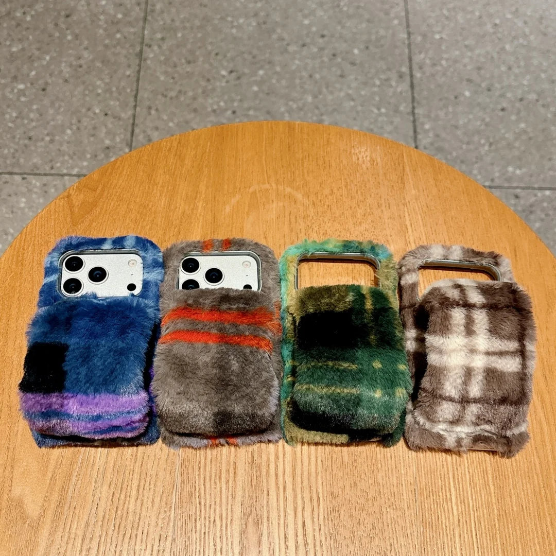 【チェック柄】ファー ハンドバンド付き iPhoneケース｜もこもこ・レトロ PCA #261299