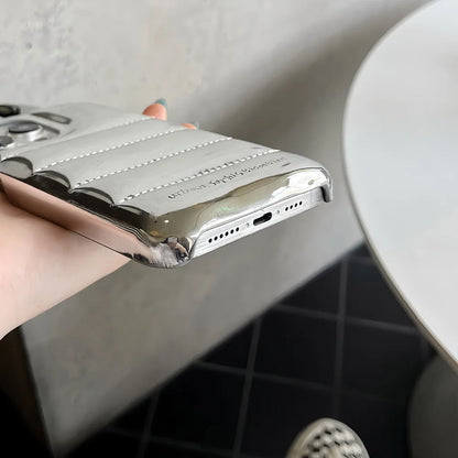 【デビルホーンシェル】ツノ×エアパフ風メタリックデザイン スマホケース｜iPhone対応 #250612