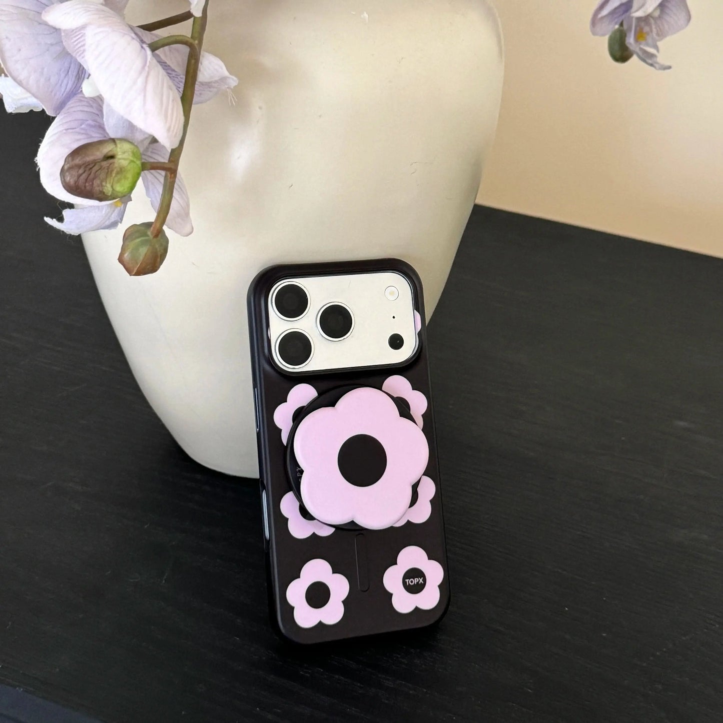 シックな黒ベース 花柄 立体的なフラワーモチーフ iPhoneケース｜上品エレガント #260074