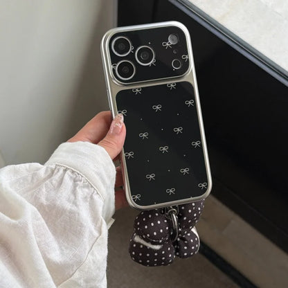 【クラシックリボン】モノトーン リボン総柄 × ボリュームチャーム スマホケース｜iPhone対応 #240619