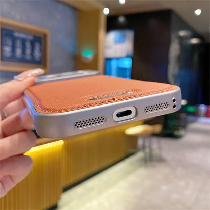 【Magnet内蔵】 高級PUレザー＆メタルプレート デザインスマホケース｜iPhone対応 #251128