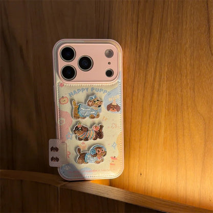 【HAPPY PUPPY】ふわもこ3匹わんこ × 立体刺繍 ガーリースマホケース｜iPhone対応 #240821