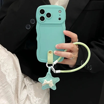 【ウェーブフレームシリーズ】スター 星型チャーム付き 波型デザイン スマホケース｜iPhone対応 #251130