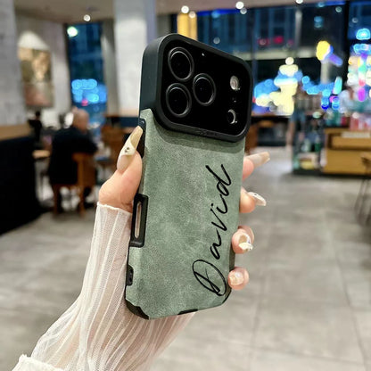 【カスタムシリーズ】筆記体名入れ 縦書き スエード調 ソフトスマホケース｜iPhone対応 #240720