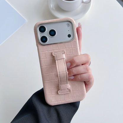【クロコ調レザー】スリム ハンドベルト付 スマホケース｜iPhone対応 #240921