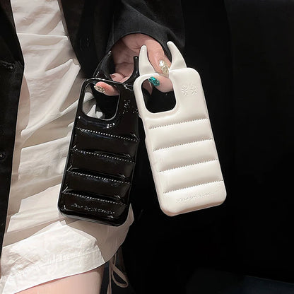 【デビルホーンシェル】ツノ×エアパフ風メタリックデザイン スマホケース｜iPhone対応 #250612